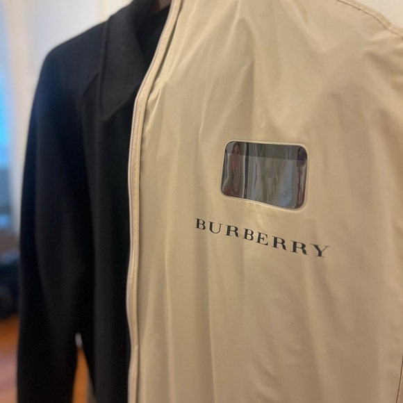 Burberry Men’s Novacheck Cashmere Wool Jacket with Quilted Lining. - Picture 10 of 10